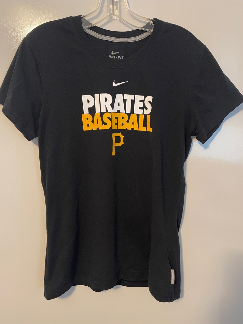 Nike Pittsburgh Pirates women’s Tshirt size medium